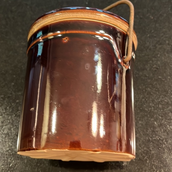 Small Brown Glazed Crock With Seal and Metal Handle Closure - Picture 7 of 11